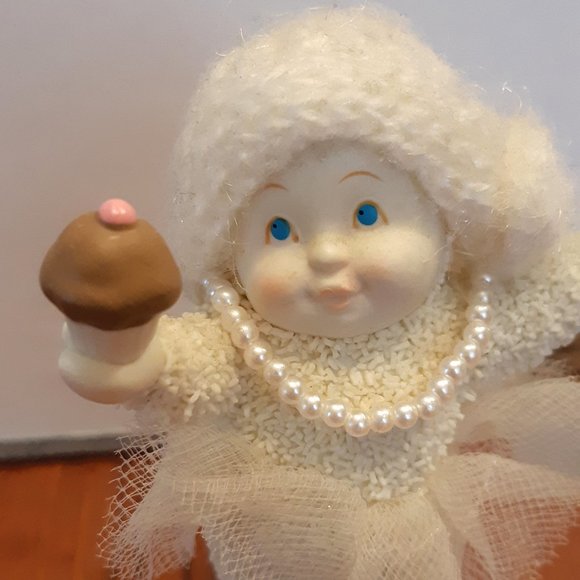 Department 56 Snowbabies ‘Goddess of Chocolate’ Figurine 2011 - Picture 3 of 5
